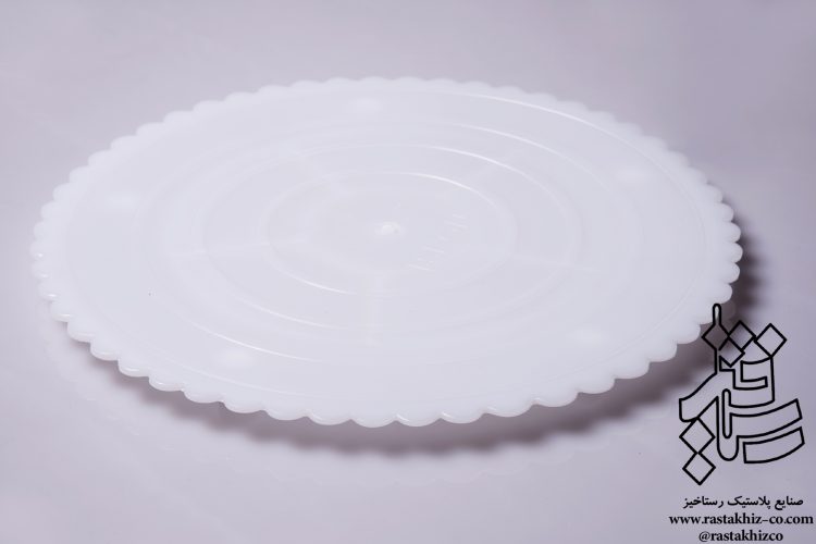 صفحه کیک گرد سفید در 5 طبقه