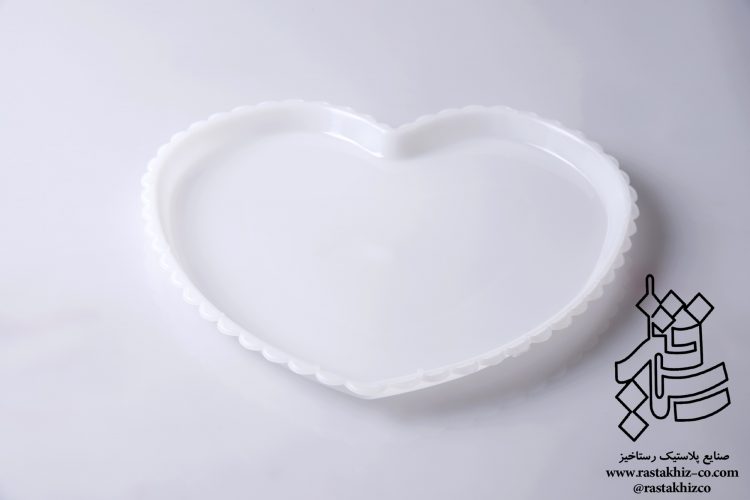 بشقاب قلبی سفید